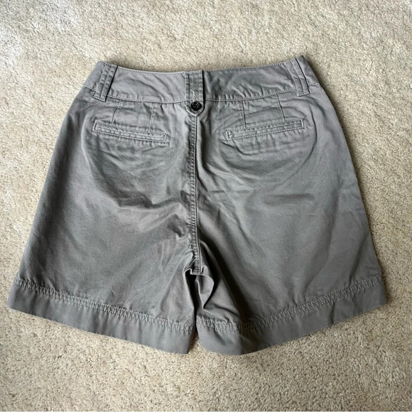 ✨EDDIE BAUER Women’s Mercer Fit Brown Shorts - Size 4 - VGUC - 100% Cotton - Picture 3 of 7